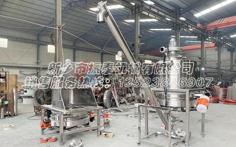 抗菌肽人工小袋無塵投料站直排篩：完美輸送除雜篩分，潔凈生產(chǎn)